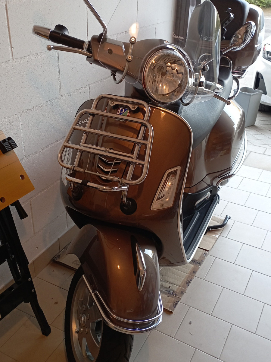 Piaggio Vespa 300 GTS Touring ABS
