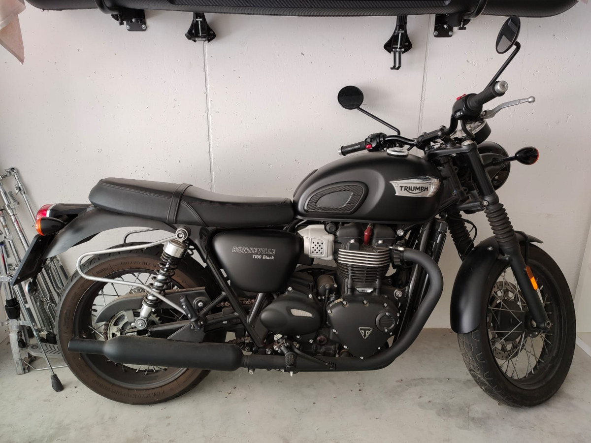 Triumph Bonneville T100 Black