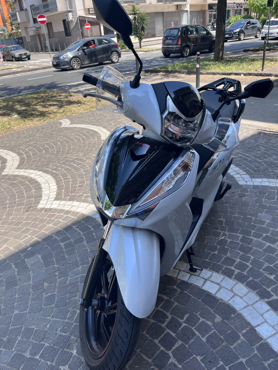 Honda SH 300