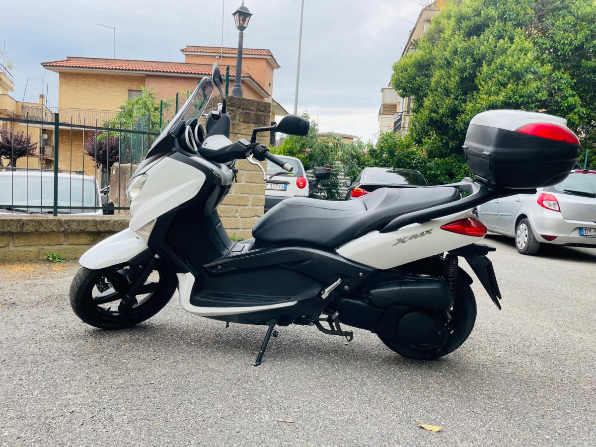 Yamaha X-Max 250