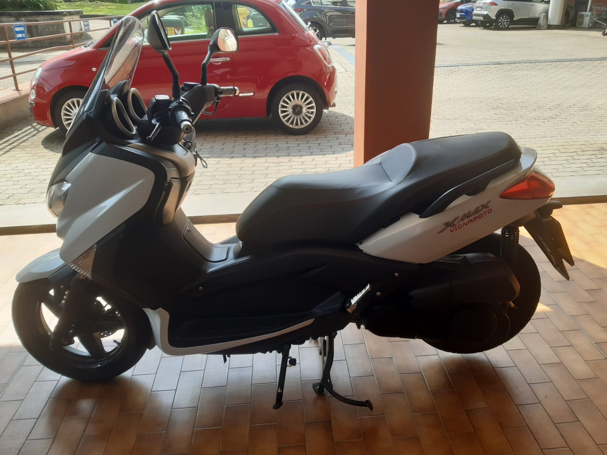 Yamaha X-Max 250