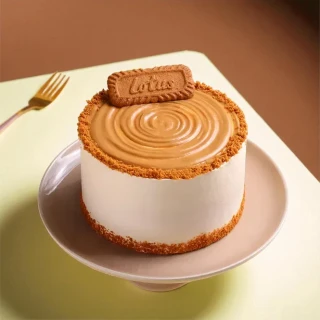 Lotus Biscoff Cake – Creamy Cookie Butter Cake with Biscoff Biscuit