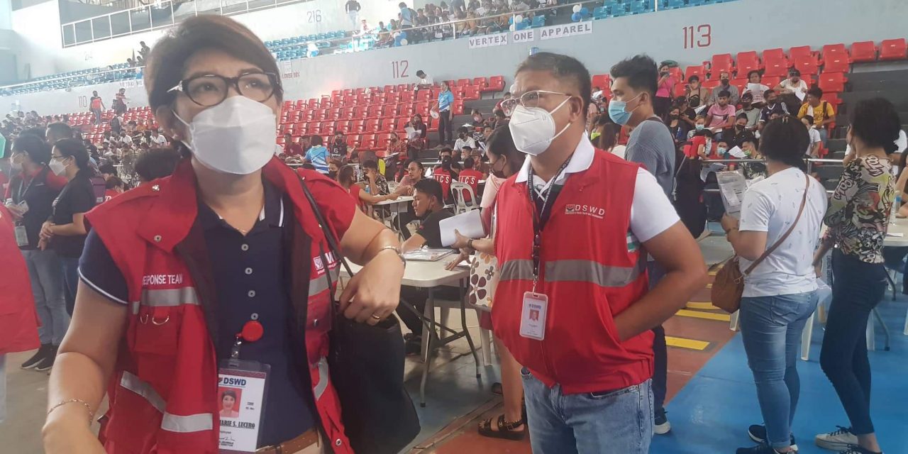 MGA NATANGTANG NGA TRABAHANTE SA MACTAN EXPORT ZONE NAKADAWAT OG CASH ASSISTANCE GIKAN SA DSWD