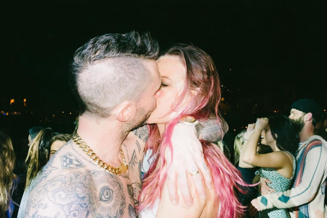 Adam and Behati kissing