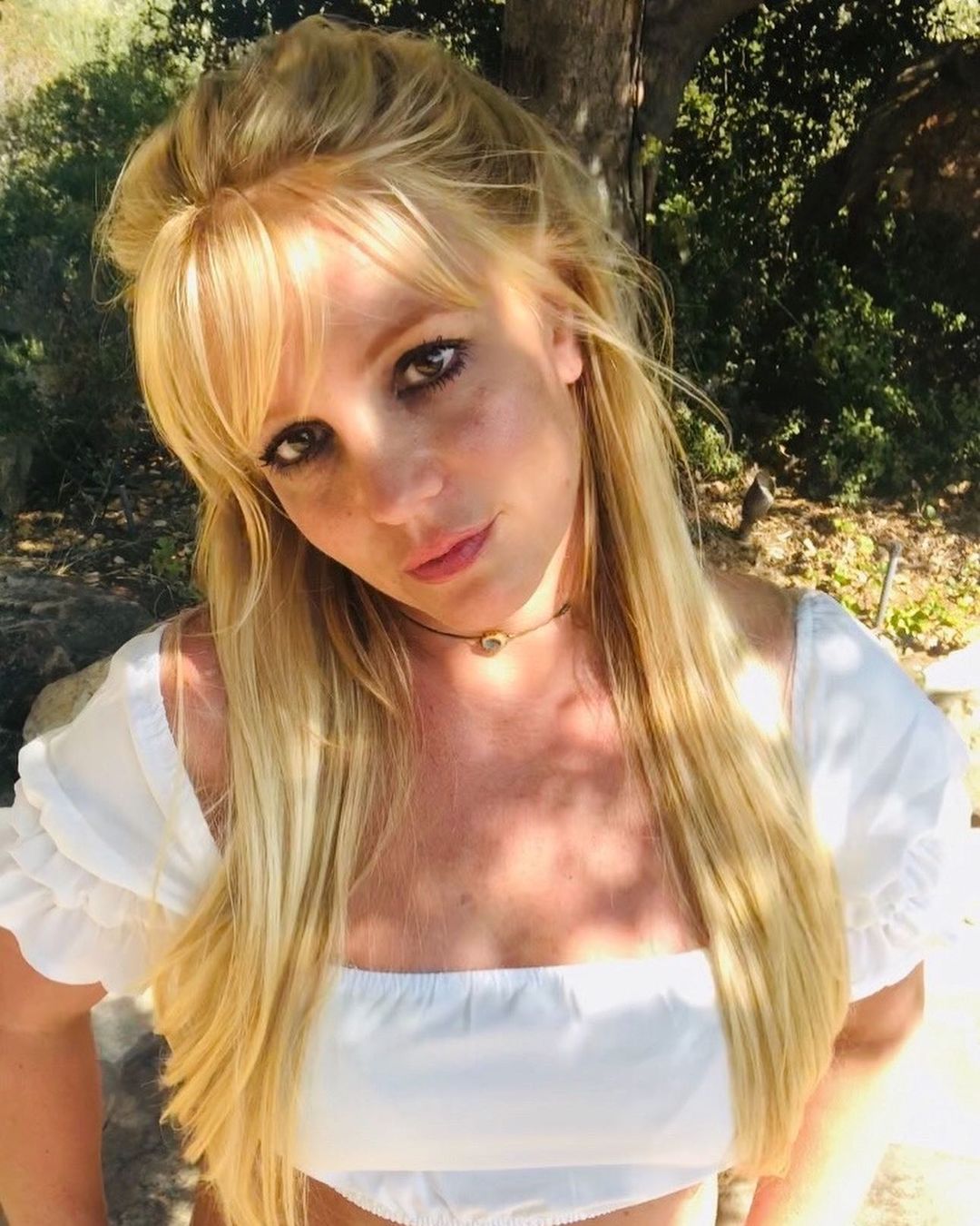 A photo showing Britney Spears in a pretty white crop top shirt at her home.