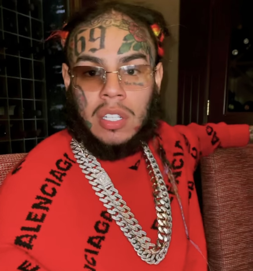 6ix9ine showing off his chains.