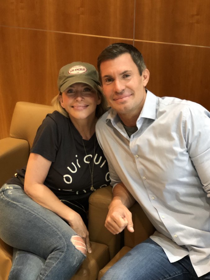 Dina Manzo in a baseball cap with Jeff Lewis.