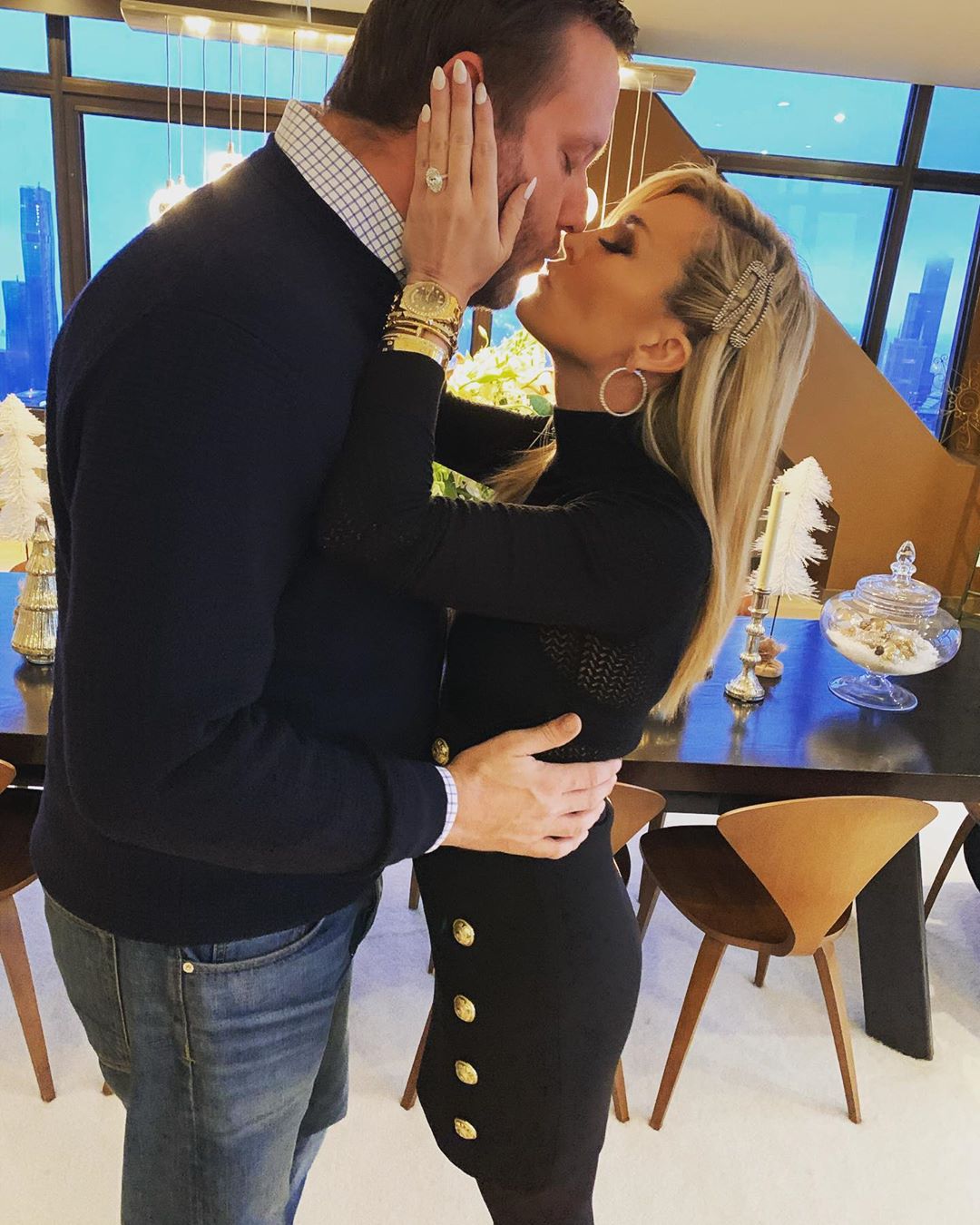 Tinsley Mortimer kisses Scott Kluth.