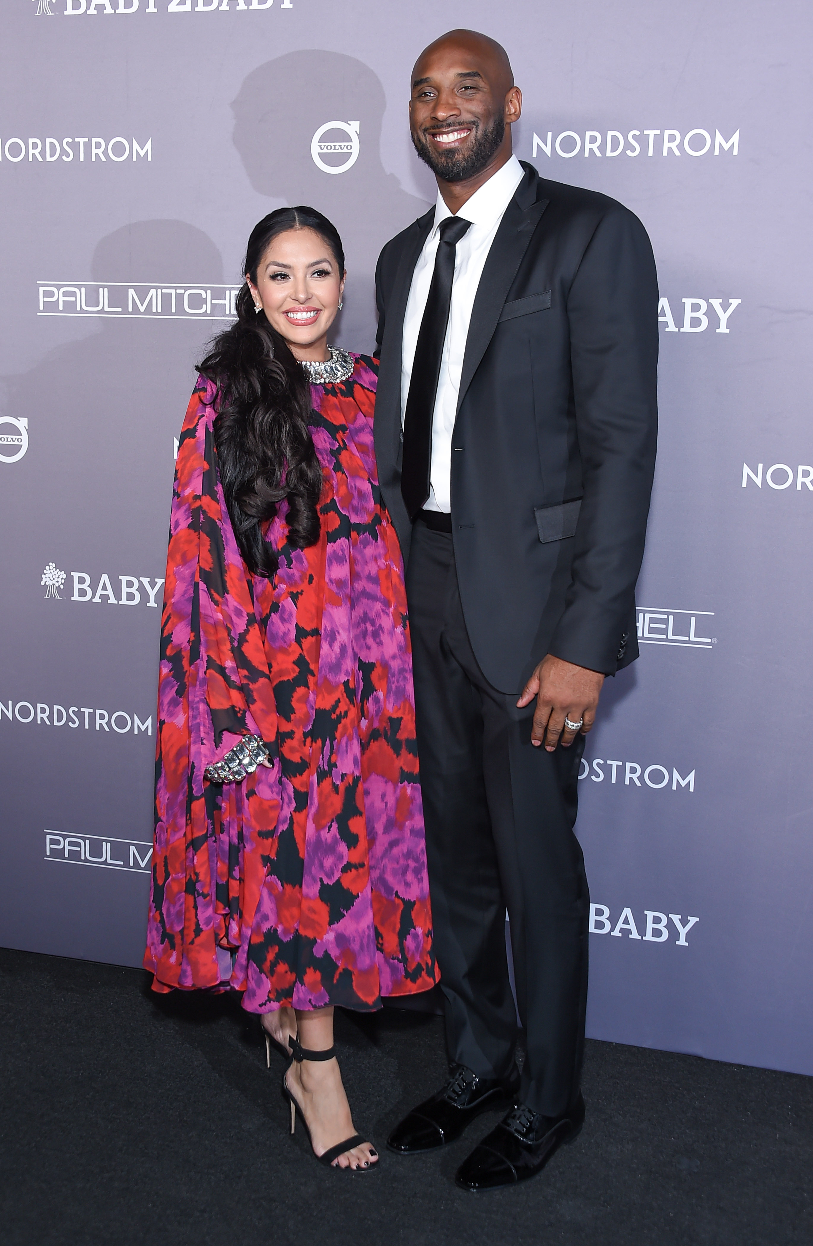 A photo showing Kobe Bryant and Vanessa Bryant at an event, sporting pink and black outfits respectively.