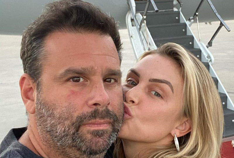 Randall Emmett gets a kiss from Lala Kent.