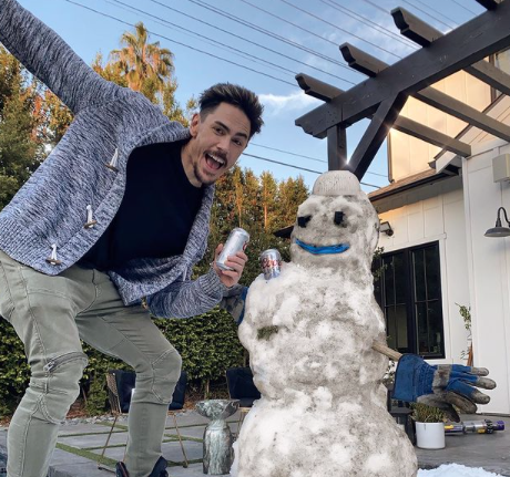 Tom Sandoval makes a snowman.