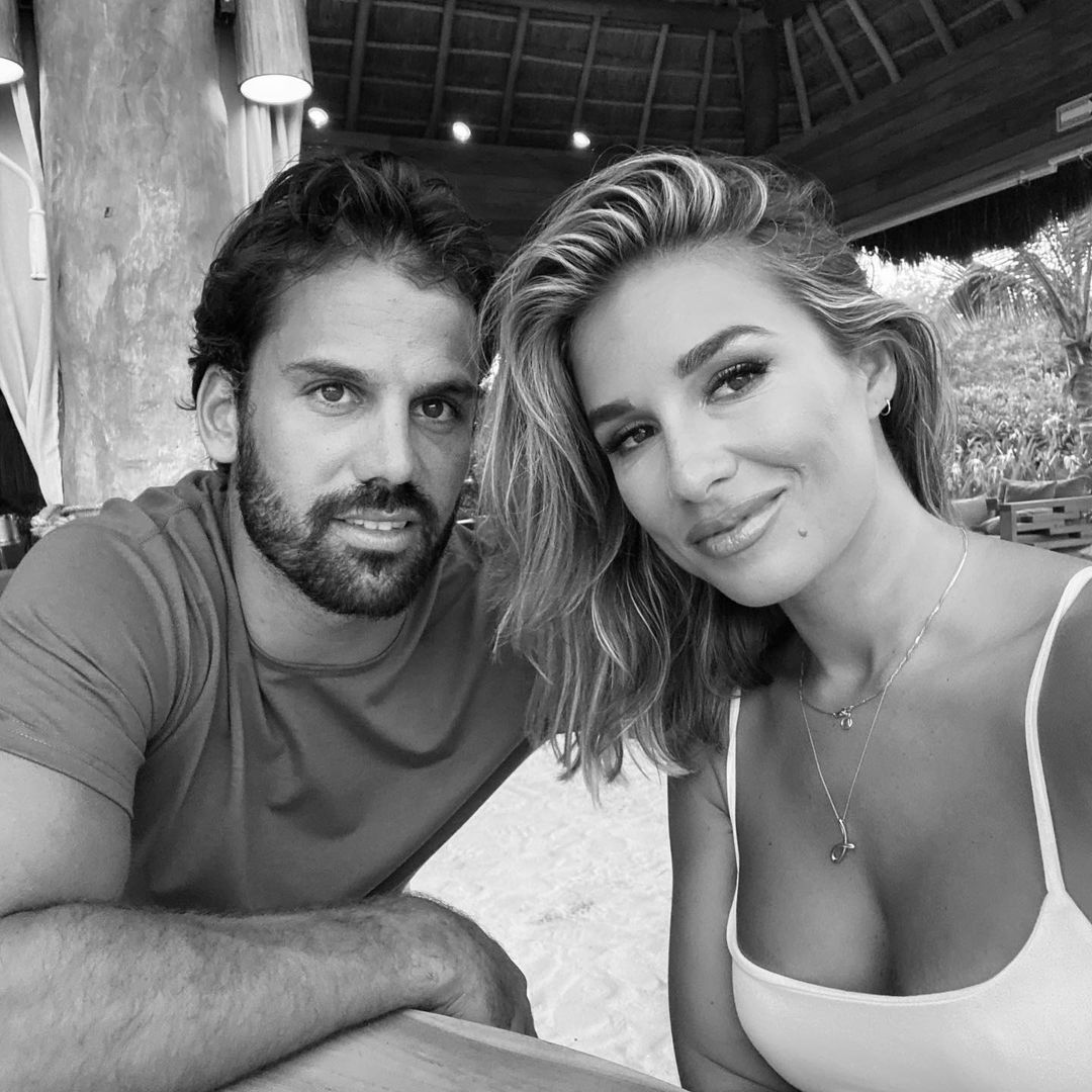Eric Decker and Jessie James in a black and white selfie.