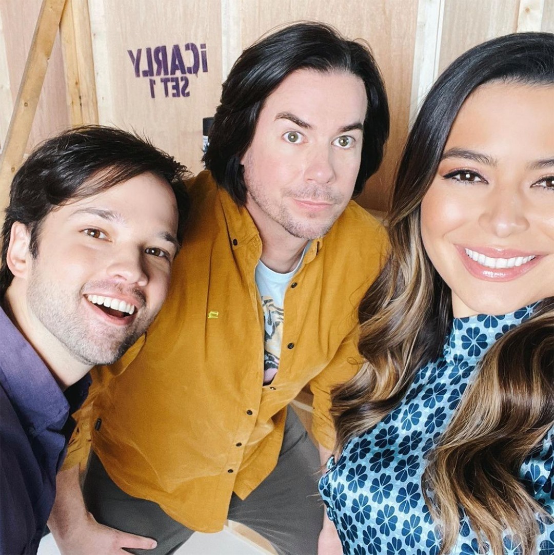 A selfie taken by Miranda Cosgrove(Carly,) with Nathan Kress(Freddie,) and Jerry Trainor(Spencer.) 