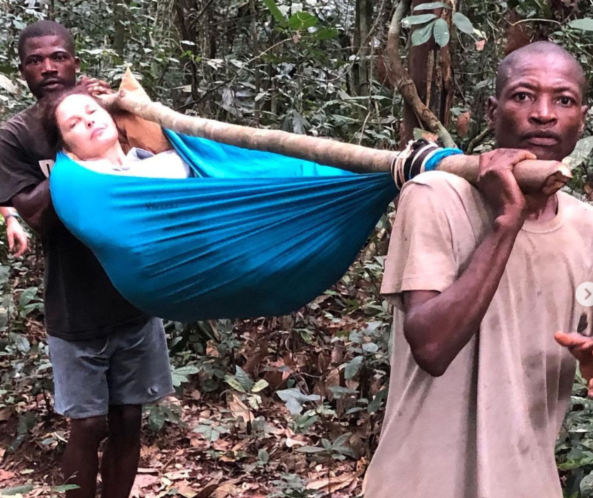  Ashley Judd being carried to medical help