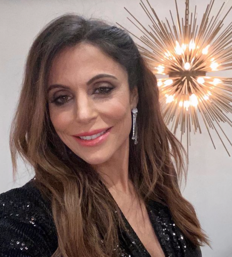 Bethenny Frankel rings in the New Year with a black blazer.