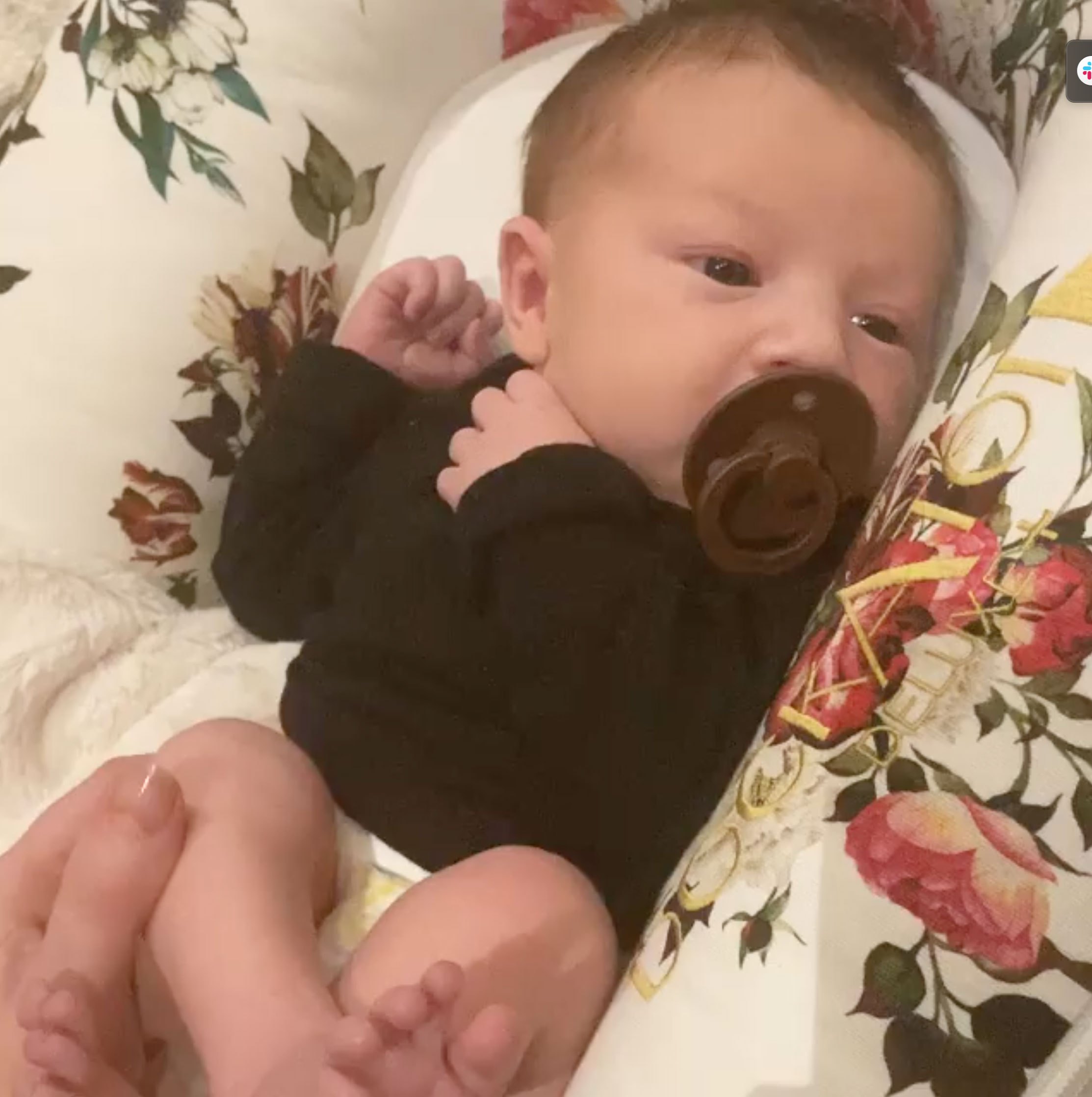 Stassi Schroeder's daughter Hartford wears a black T-shirt.