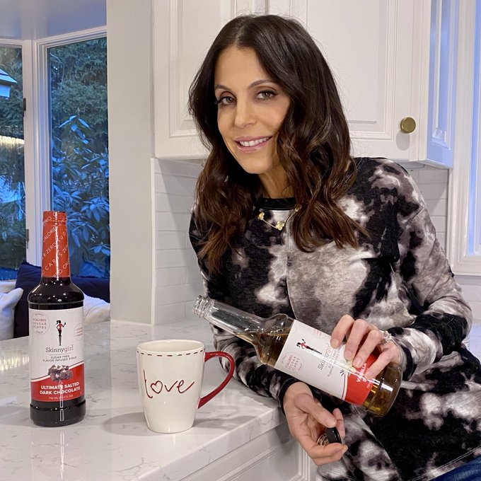 Bethenny Frankel pours her Skinnygirl product into a 'Love' mug,