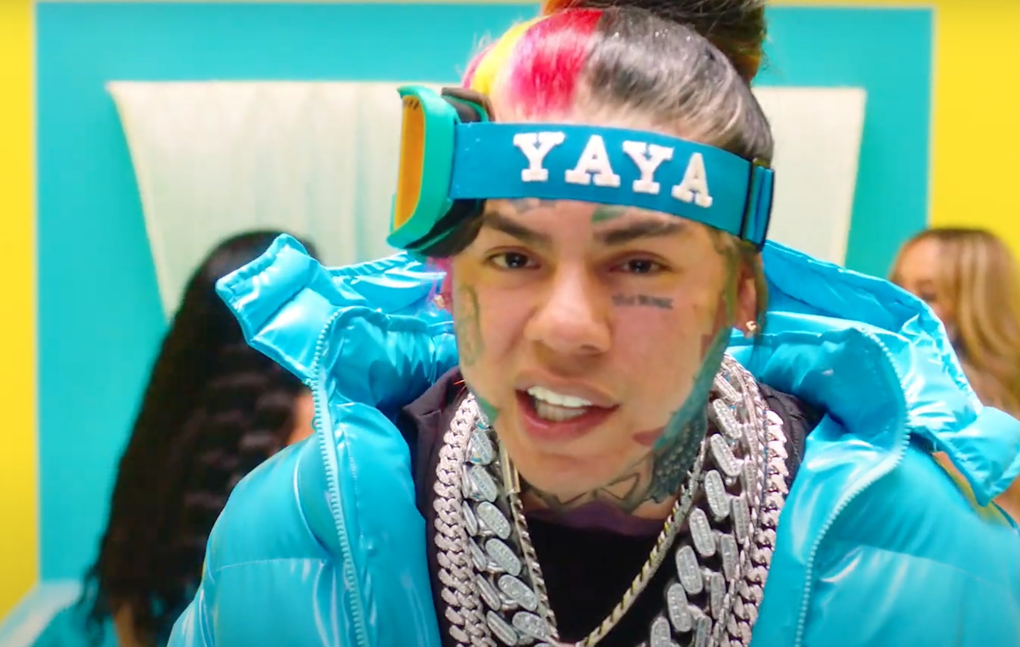 Tekashi 6ix9ine Accuses Lil Durk Of Using King Von's Name To Boost Album  Sales - The Blast