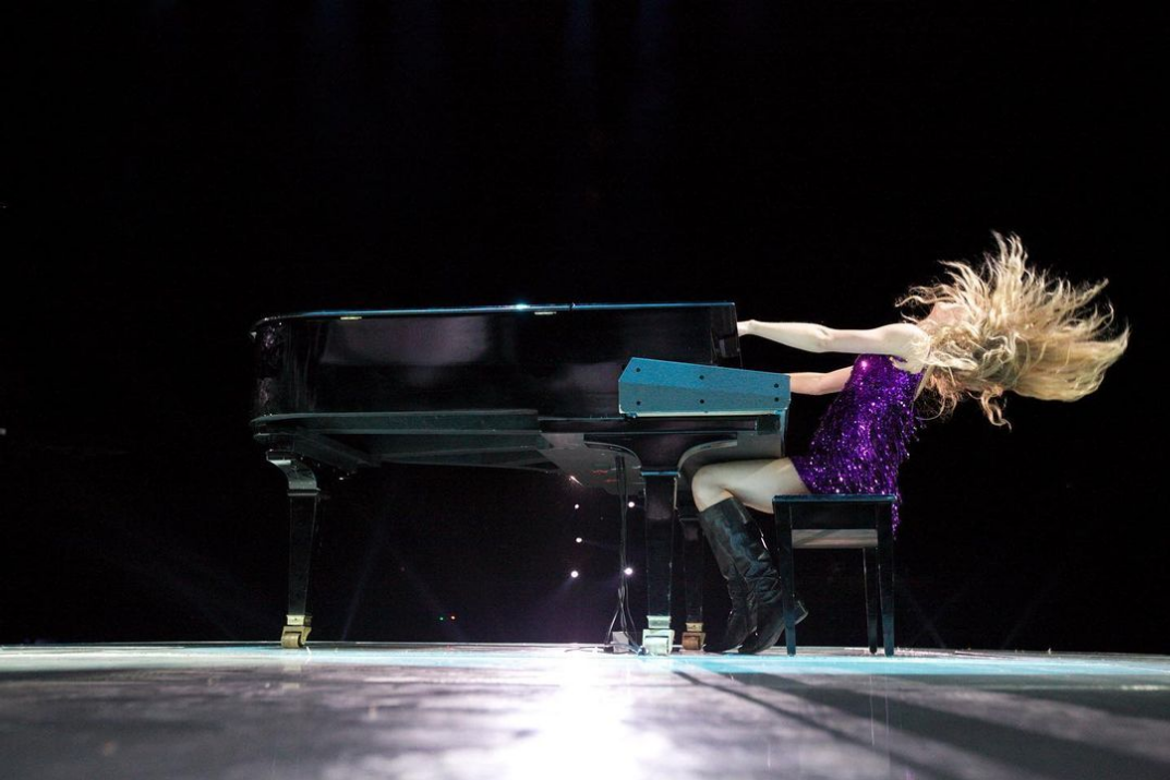 Taylor Swift on piano