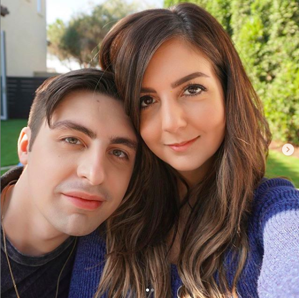 Shroud and Bnans couple sitting together