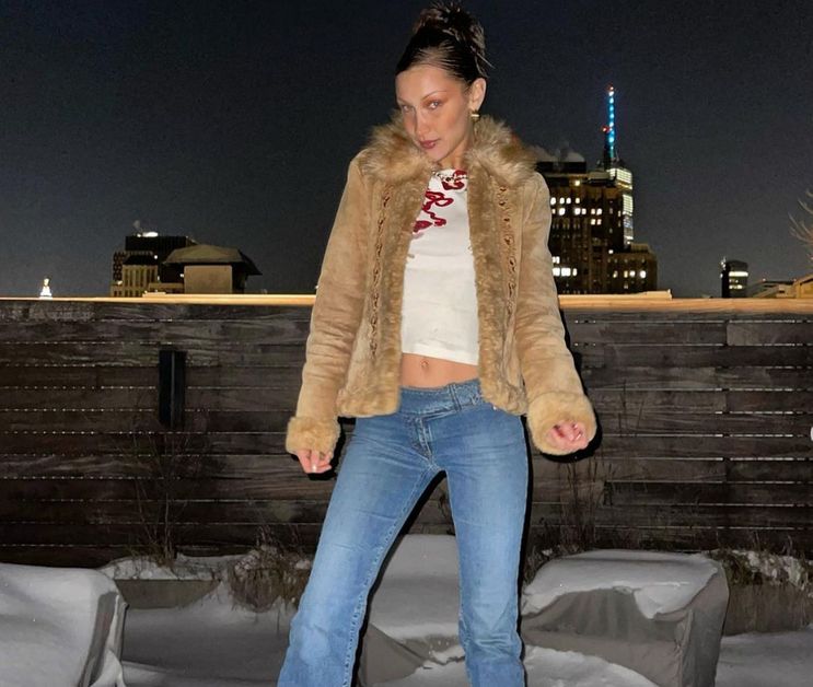 Bella hadid with jeans in snow