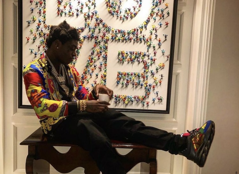 Kodak showing off one of his colorful outfits.