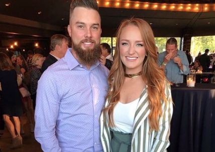 Taylor McKinney and Maci Bookout attend a friend's wedding.