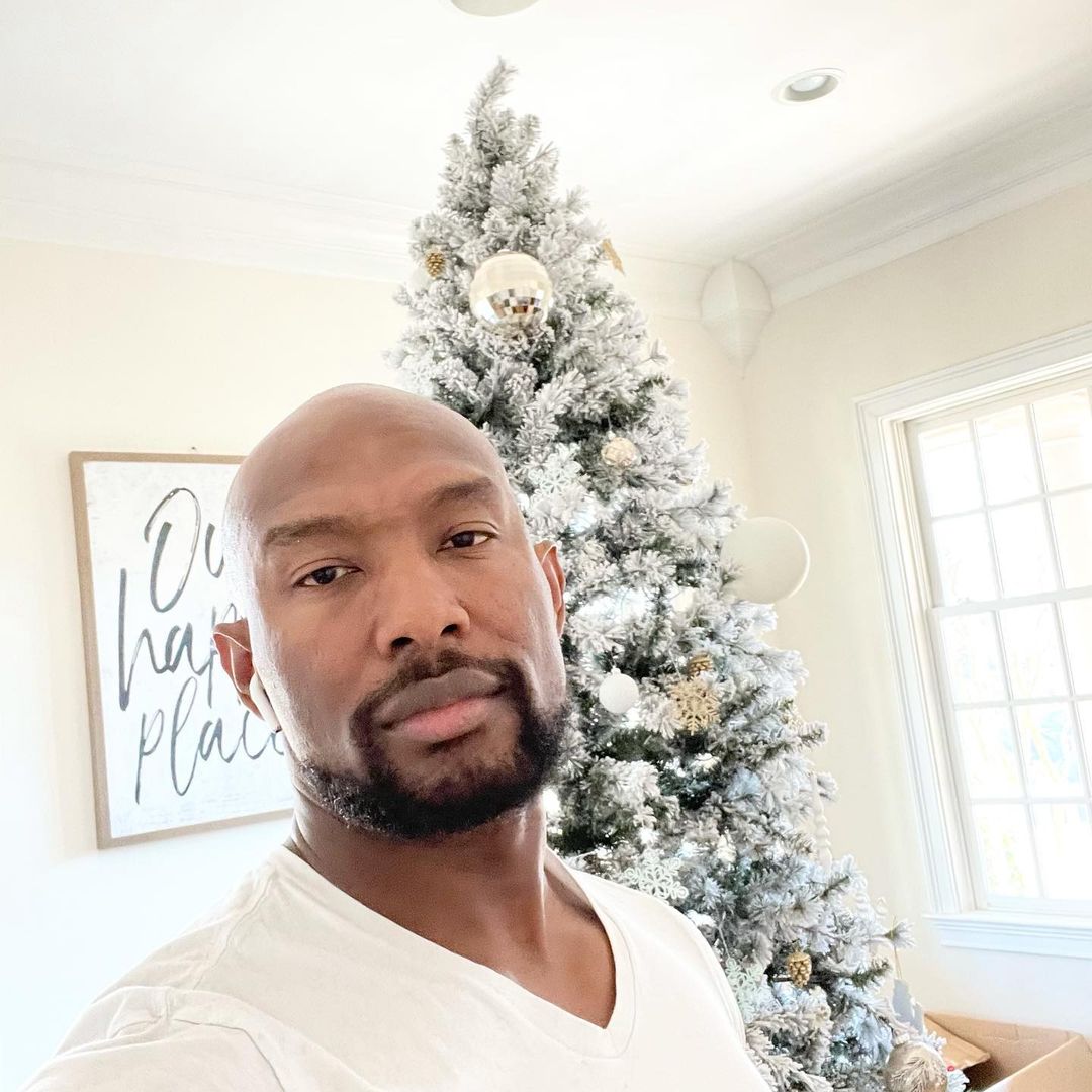 Martell Holt looks incredible in this selfie showing his in front of a tall and beautiful Christmas tree. 