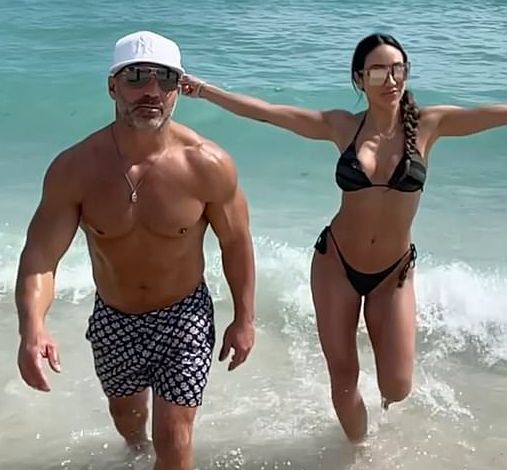 Melissa Gorga wears bikini in the water with Joe Gorga.