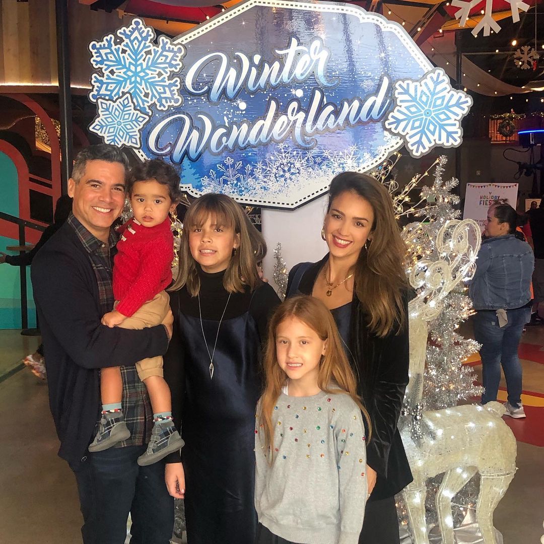 A lovely Christmas family photo showing Cash Warren, Jessica Alba and their gorgeous three kids at Winter Wonderland