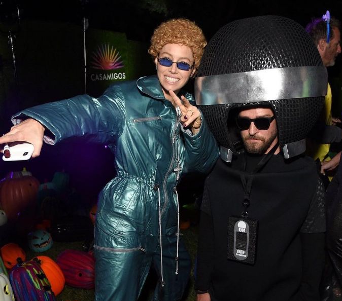 Justin TImberlake and Jessica Biel dressed up in costumes