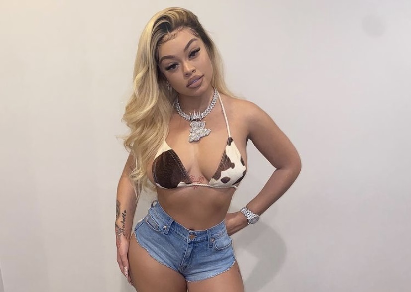 Mulatto shows off her looks for social media.