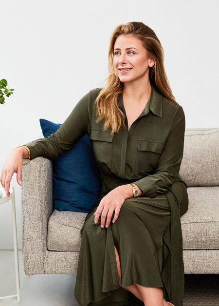 A photo showing Lauren Bosworth in a long green button-down dress and she looks amazing. 