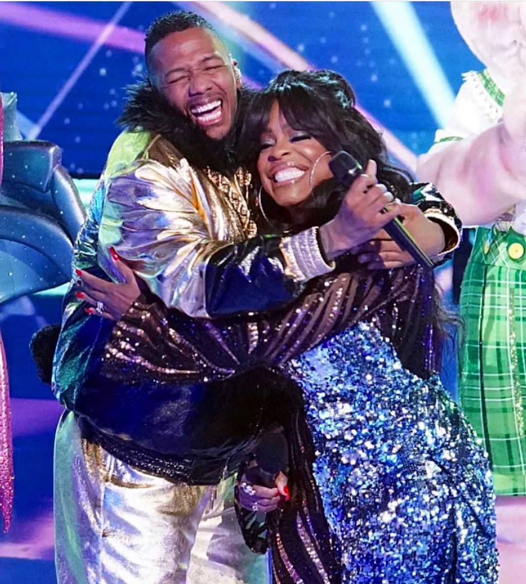 A lovely photo showing Nick Cannon and Niecy Nash hugging it out on stage as she exits ‘The Masked Singer.’