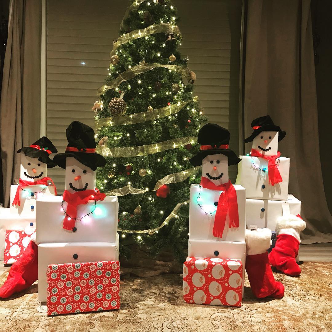 Snowman Gift Towers Keep Christmas Gifts Minimal And Fun