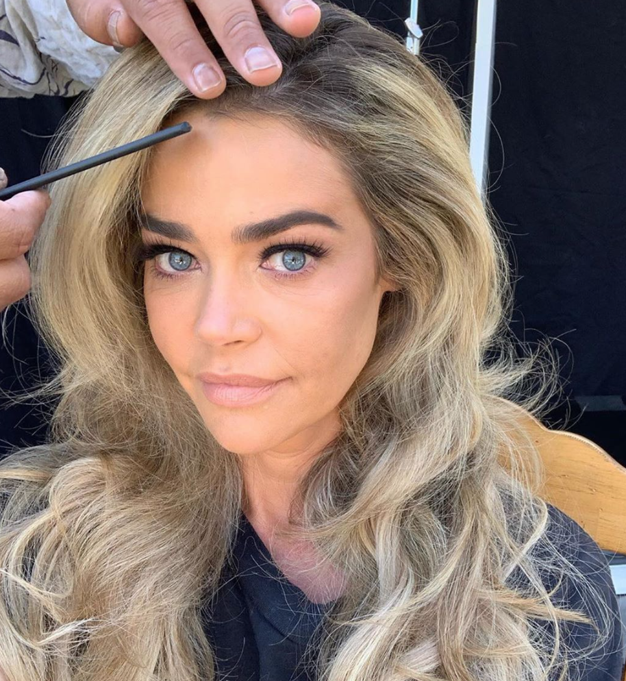 Denise Richards gets her hair done.