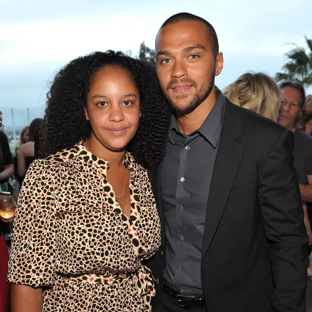 An amazing photo showing recent ex-couple, Aryn Drake-Lee and Jesse Williams at an event and they look cozy.