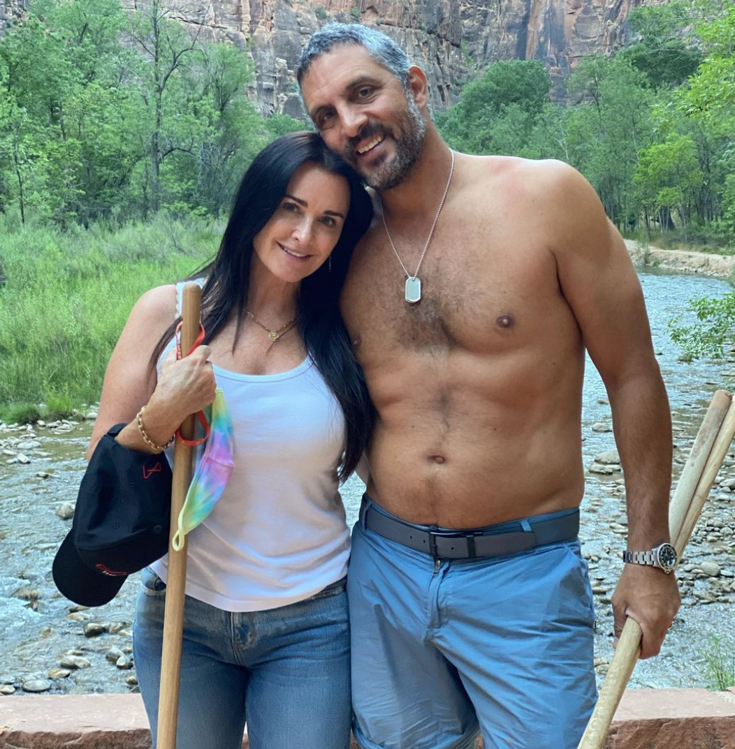 Kyle Richards goes hiking with Mauricio Umansky.