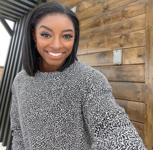 Simone Biles gets a new haircut