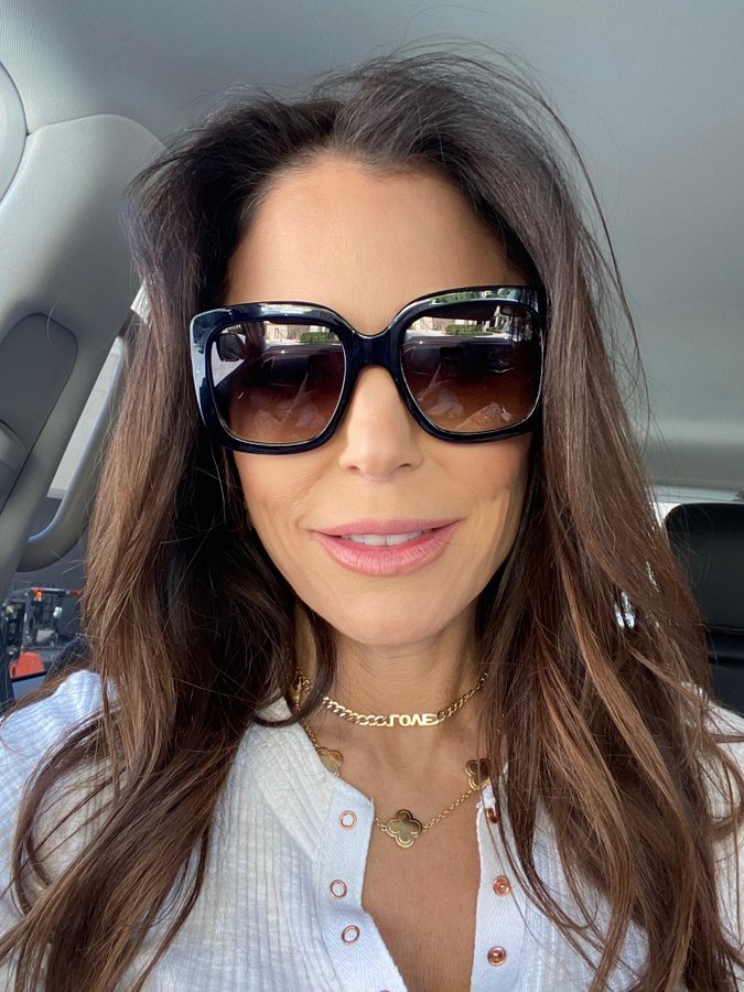 Bethenny Frankel wears large-framed sunglasses.