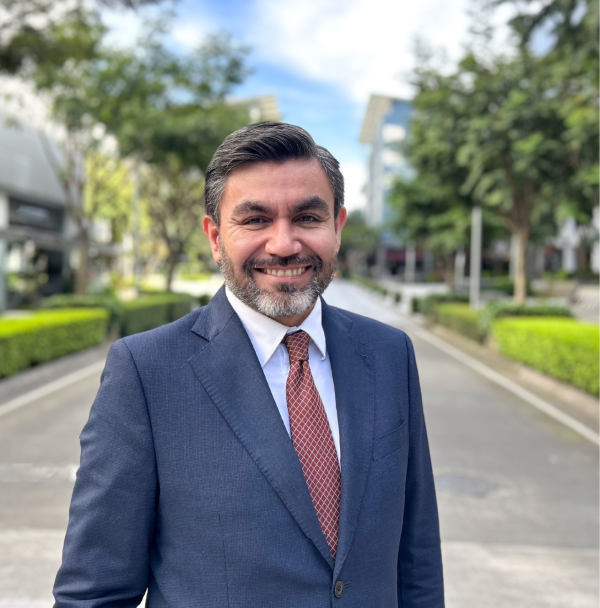 Mauricio París