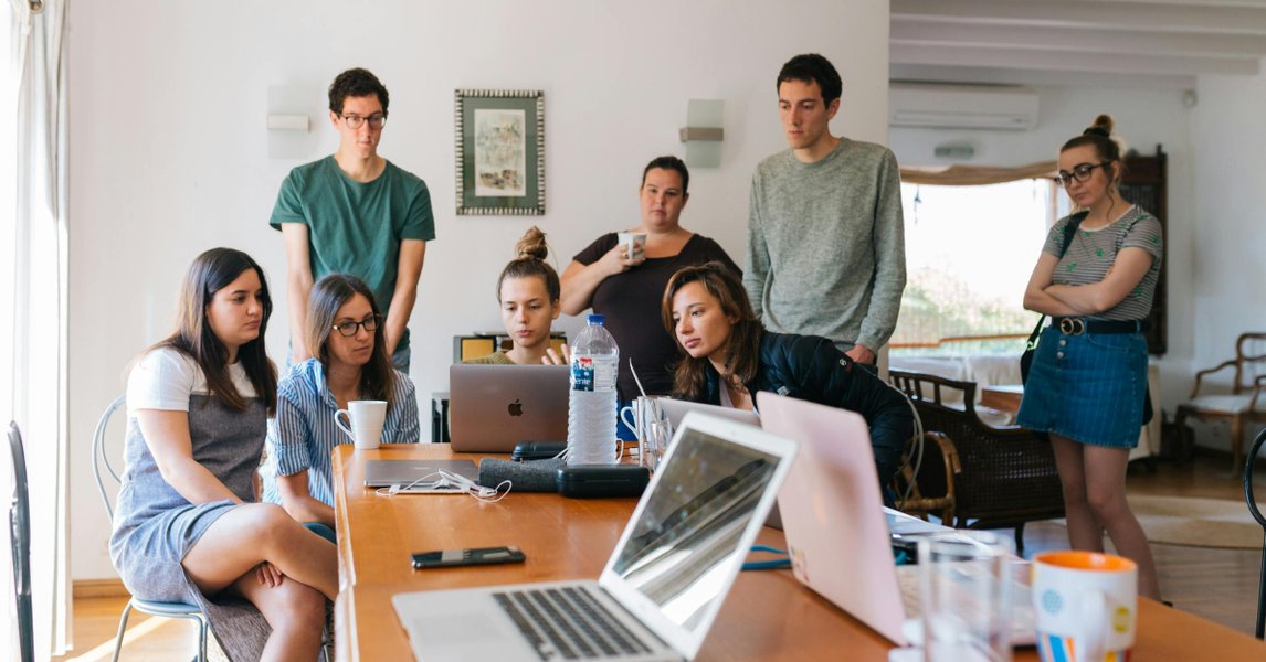 Infographic illustrating benefits of AI in design education