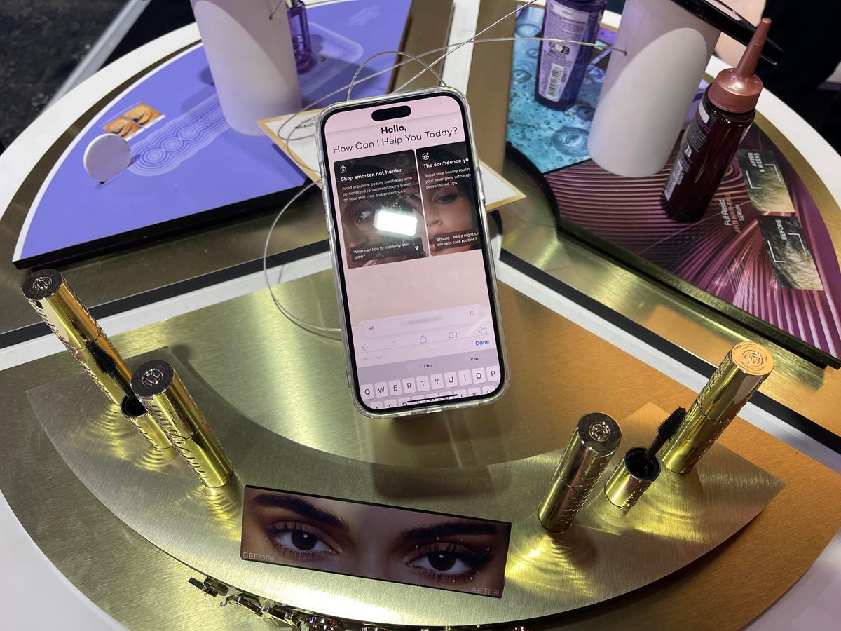 AI technology in cosmetics products display
