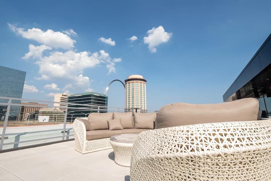 st louis city airbnb building