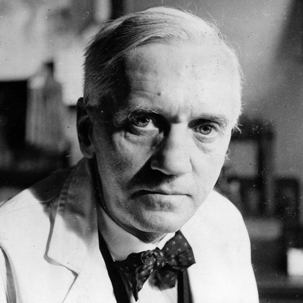 alexander-fleming-penicillin-discovery-ggkvh0az
