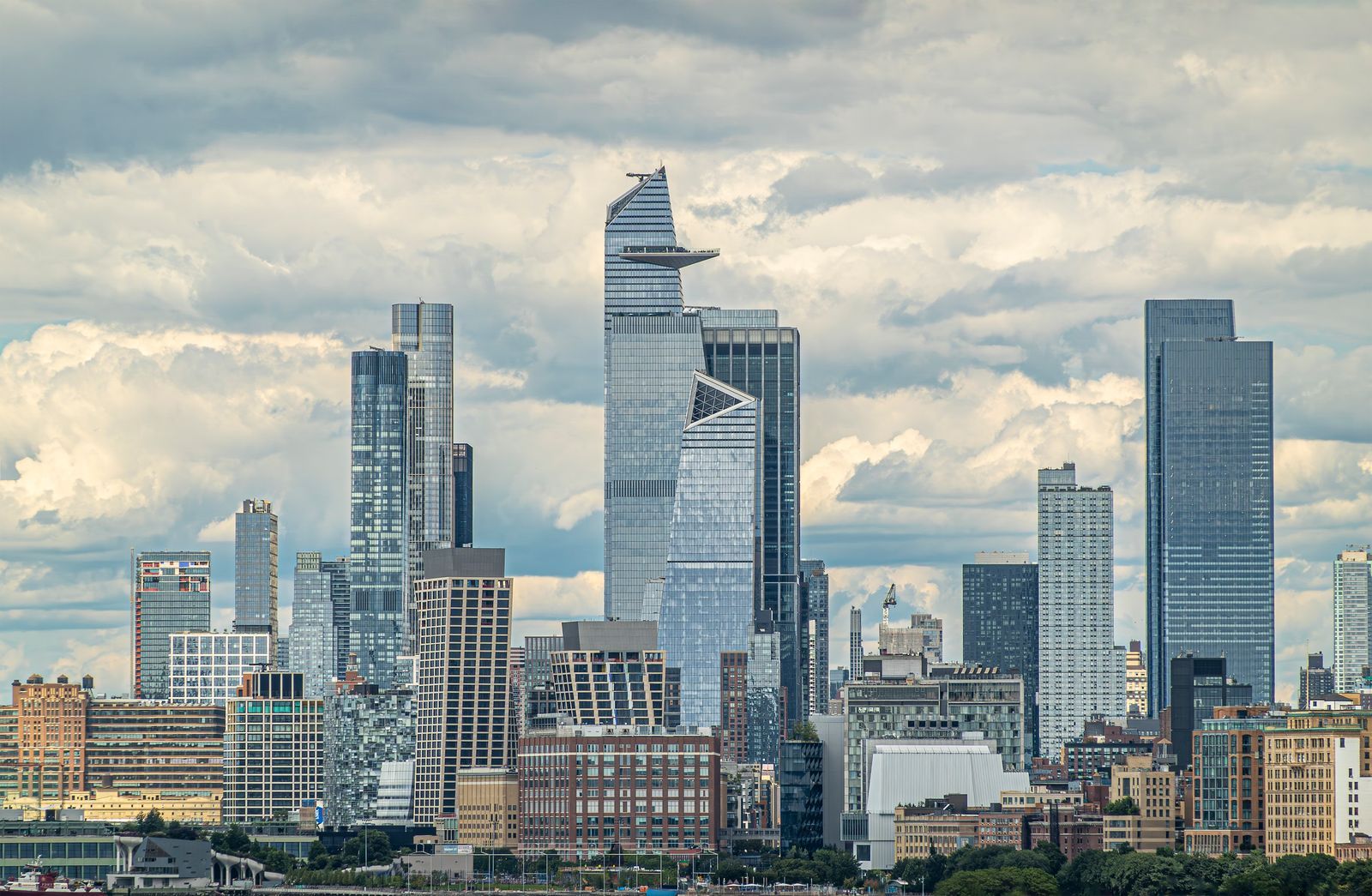 financial building exterior, modern architecture, business meeting, urban skyline