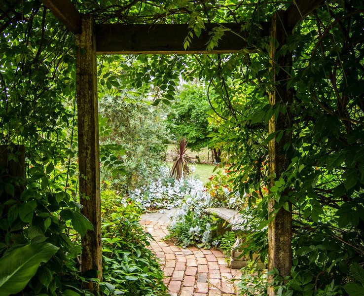 artistic-versus-relaxing-gardens-bbndlead