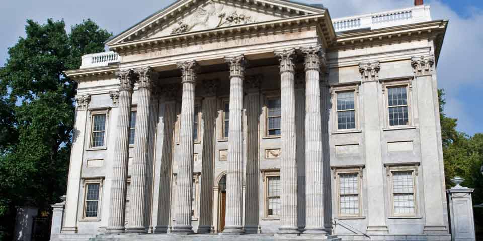 historical monuments and currency banks