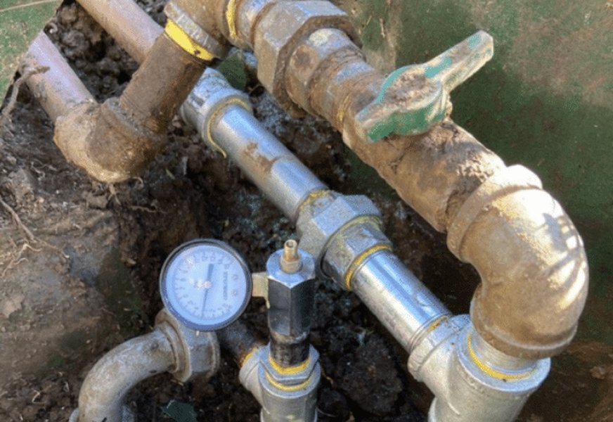 attach-natural-gas-line-outside-pl8rln88