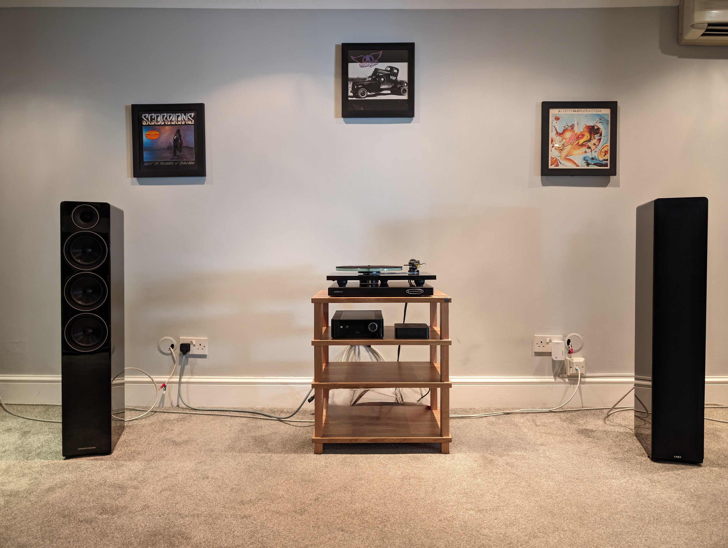 modern audio equipment and hi fi components